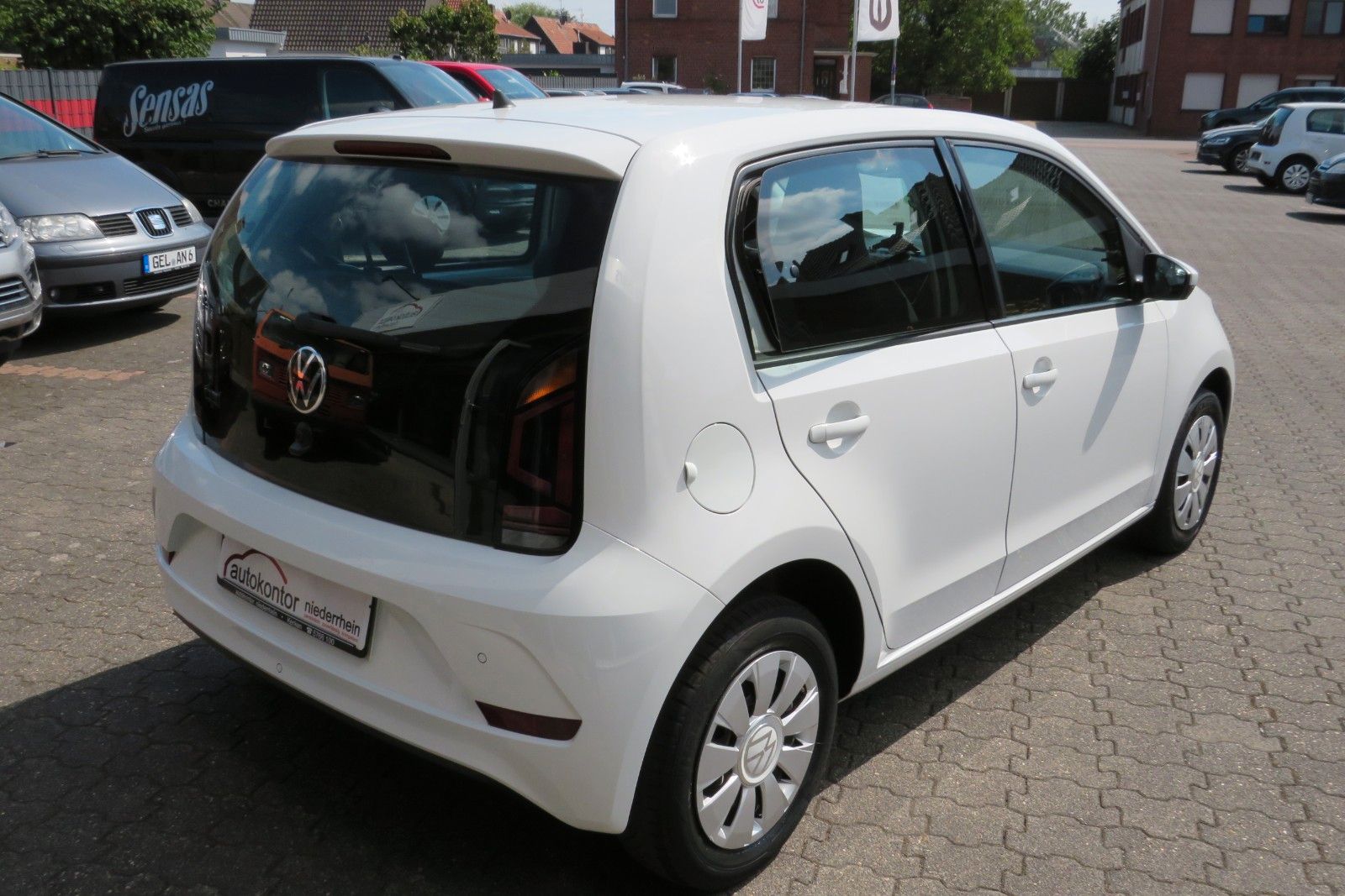 Fahrzeugabbildung Volkswagen up! 4 TÜREN KLIMA TELVOR DAB KAMERA PDC GRA 1.H