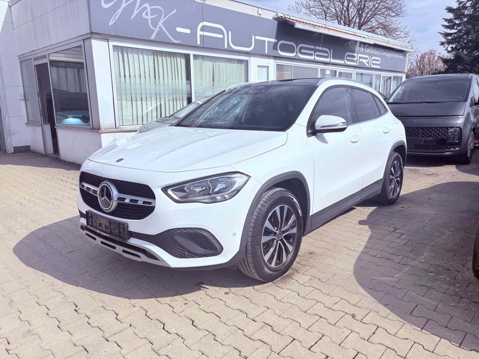 MERCEDES-BENZ GLA 200|1.Hand|Panorama.|Totwinkel.|T-Leder|...|