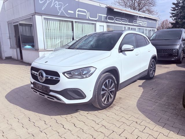 MERCEDES-BENZ GLA 200|1.Hand|Panorama.|Totwinkel.|T-Leder|...|