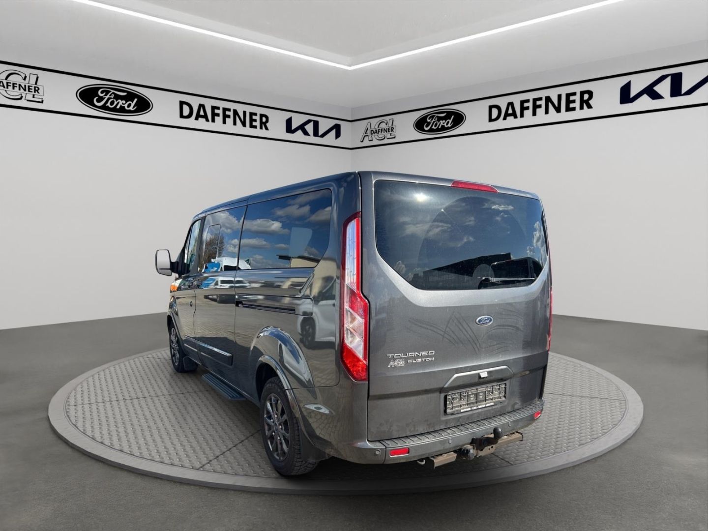 Fahrzeugabbildung Ford Tourneo Custom Kombi 320 L2 Titanium X