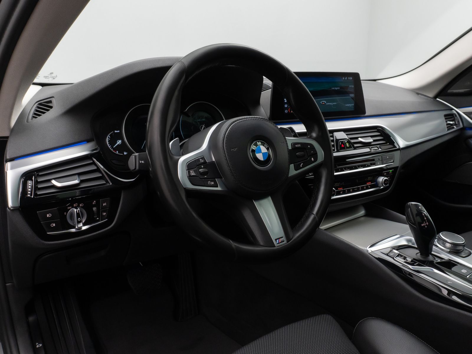 Fahrzeugabbildung BMW 530d xD SportLine Kamera Panorama HUD H/K Stndhz