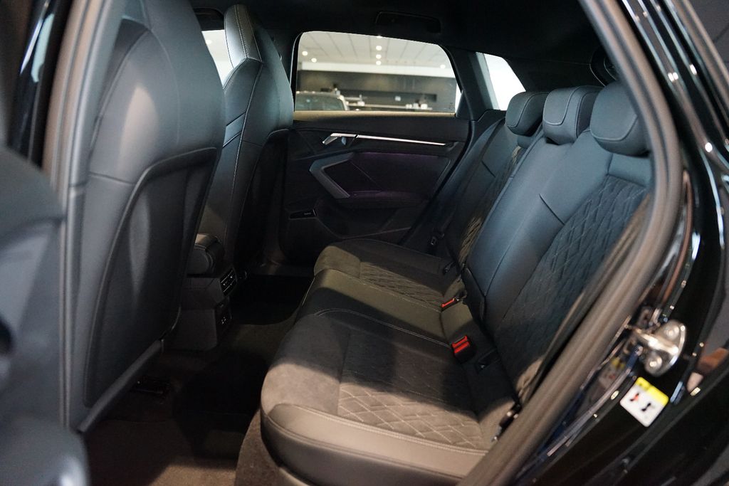 AUDI A3 Sportback 35 TFSI | 2x S line | Pano | Carbon AUDI A3 Sportback 35 TFSI | 2x S line | Pano | Carbon