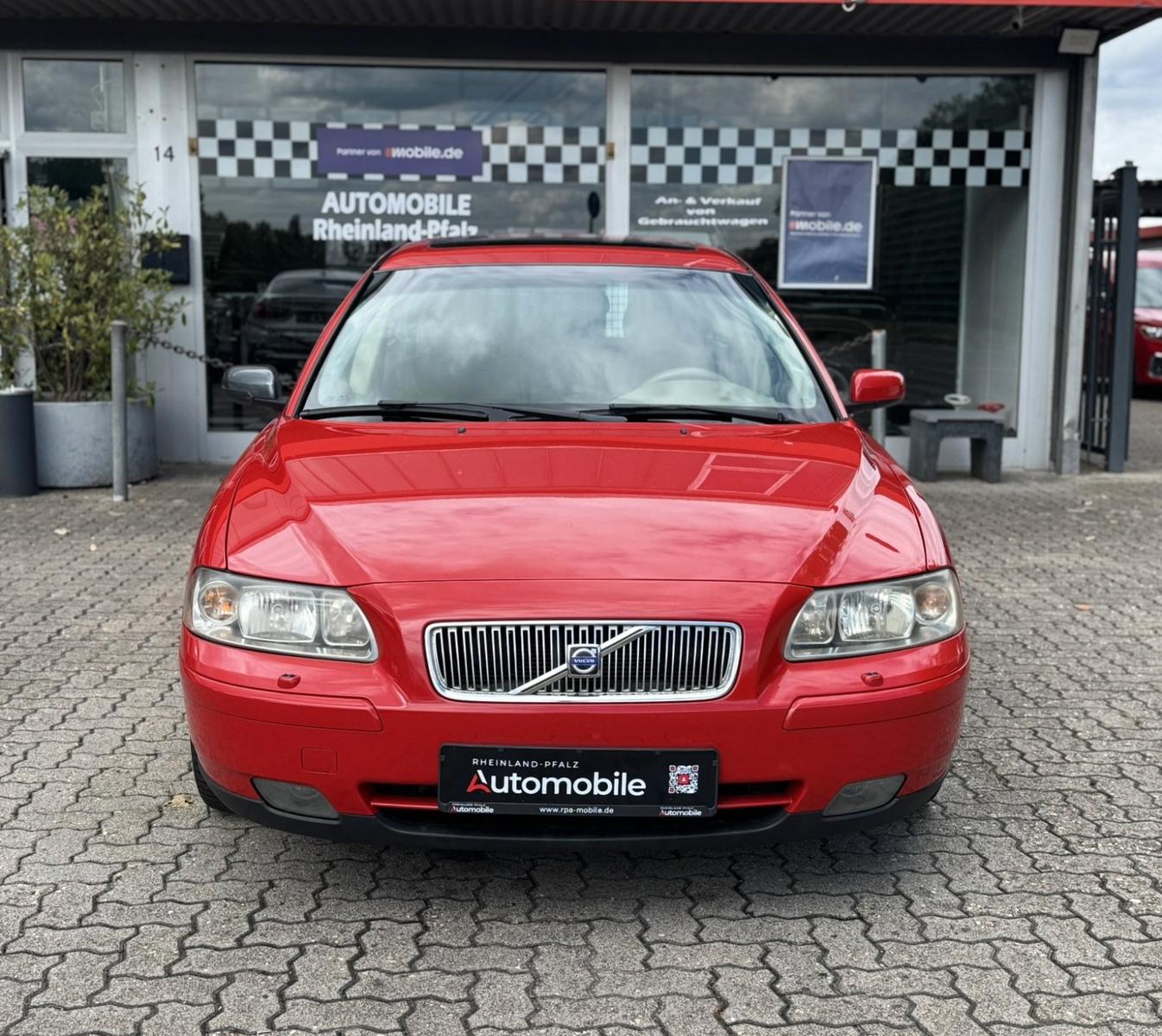 Volvo V70 2005 — rear view