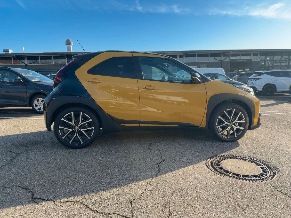 Fahrzeugabbildung Toyota Aygo (X) GR SPORT 1,5 Hybrid 116 PS Faltdach+JBL