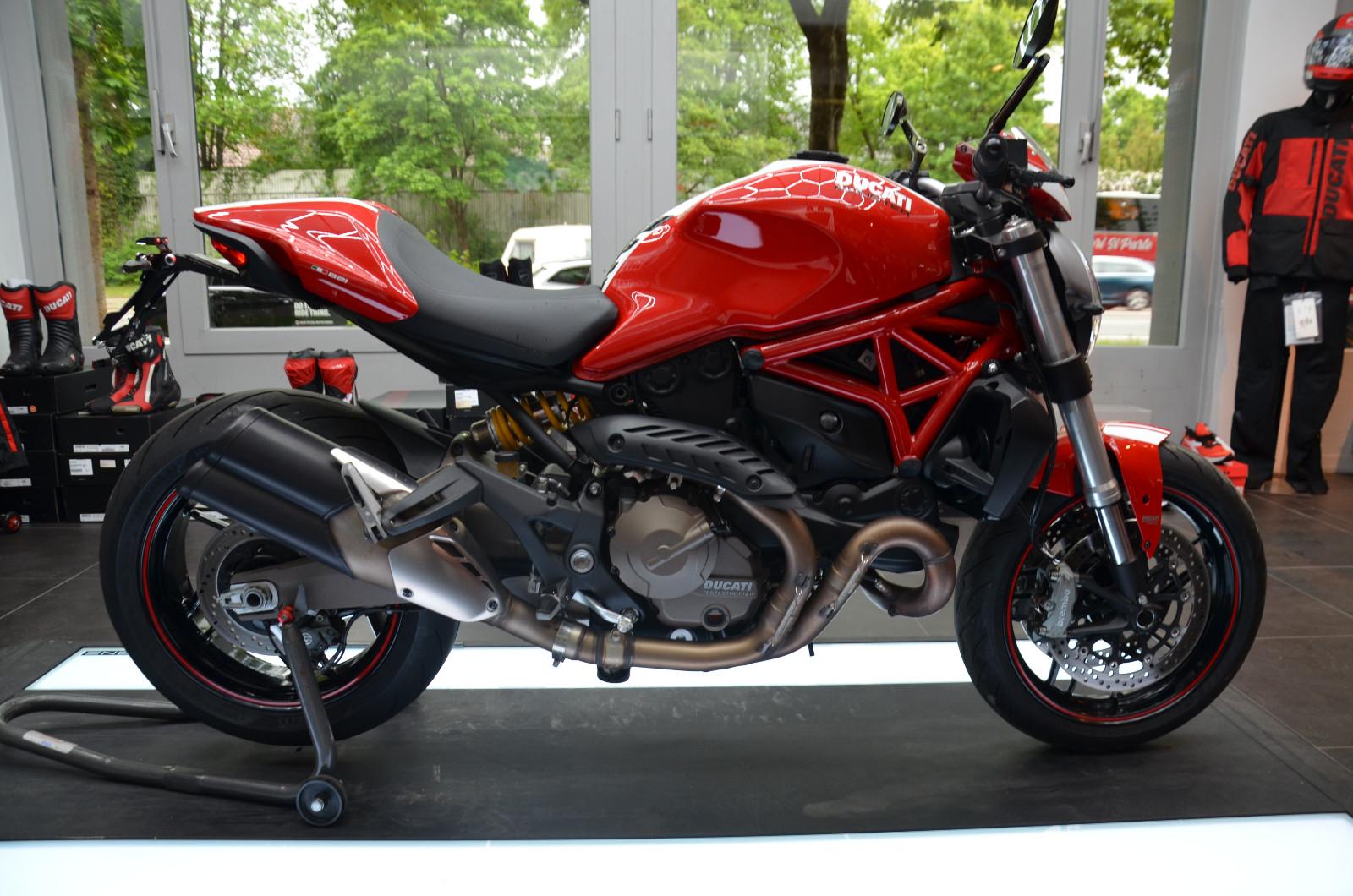 Ducati Monster 821 Stripe