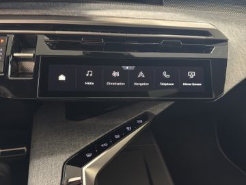 Peugeot 3008 GT HYBRID 145 Kam.+KeyLess+SHZ+Navi+PANO