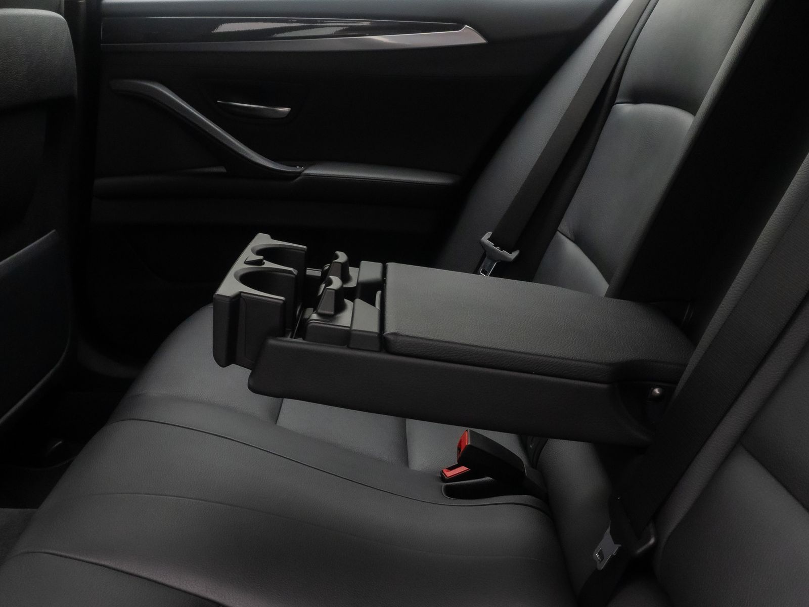 Fahrzeugabbildung BMW 530d NaviProf GeschwindigReg PDC Bi-Xenon Leder