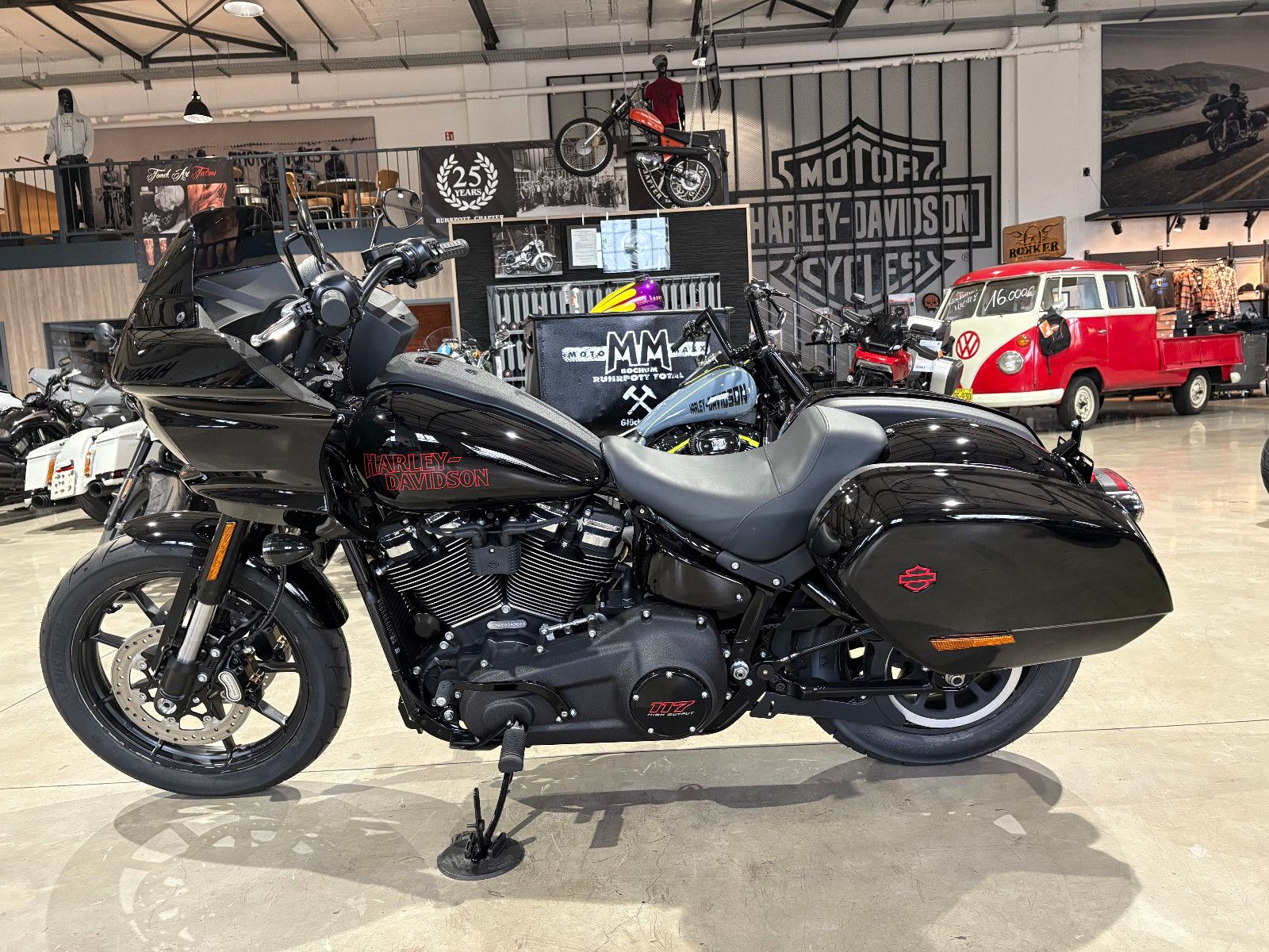 Fahrzeugabbildung Harley-Davidson FXLRST Low Rider ST 117cui High Output