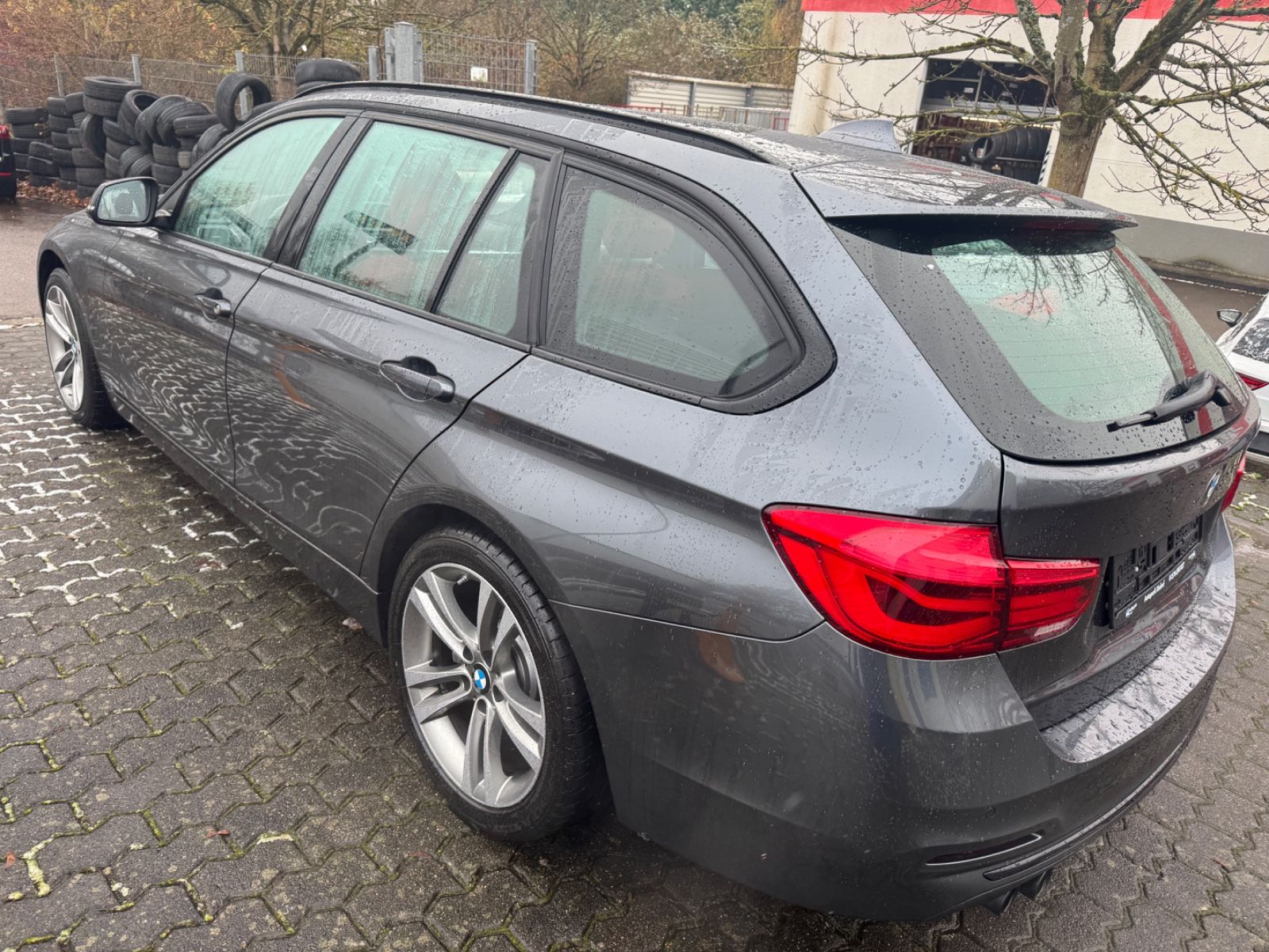 Fahrzeugabbildung BMW 330 xDrive Sport Line erst37000km+Panorama+HUD