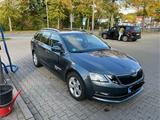 Skoda Oktavia 2.0 Kombi 1.Hand Scheckheft - Skoda Oktavia mit Diesel-Antrieb