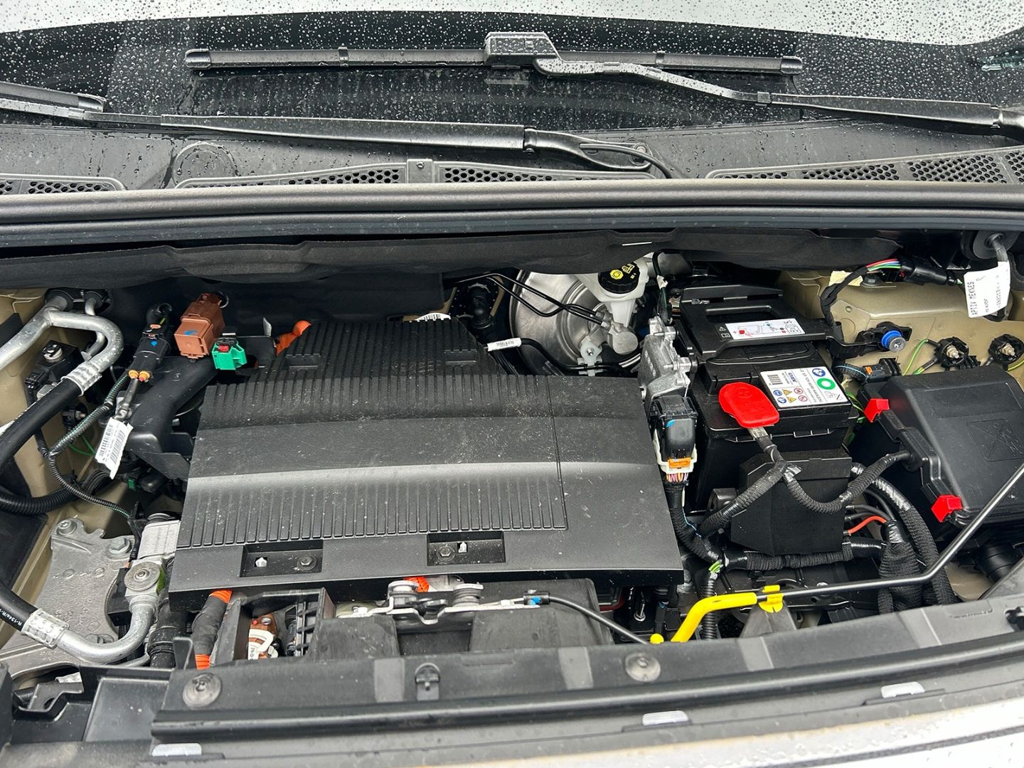 Fahrzeugabbildung Peugeot Rifter GT Elektromotor L2 136  * Totwinkel-Assis