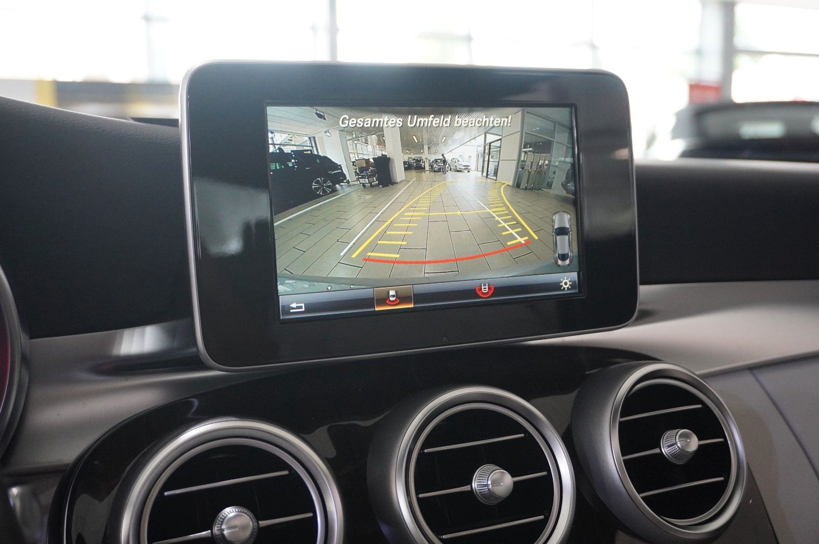 Fahrzeugabbildung Mercedes-Benz C 300 COUPE AMG LINE NAVI/LED/PANO./KAMERA/SPORT