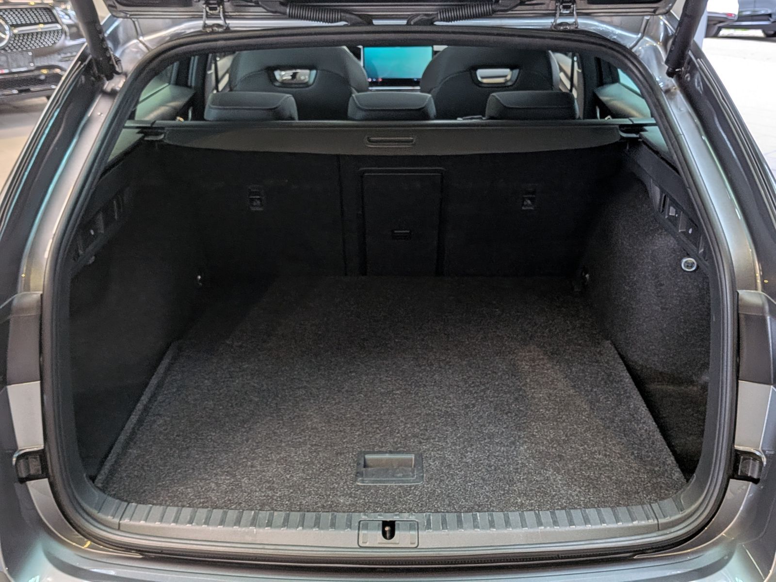 Fahrzeugabbildung SKODA Octavia 1.5 TSI Sportline MATRIX PANO AHK 5J-Gar
