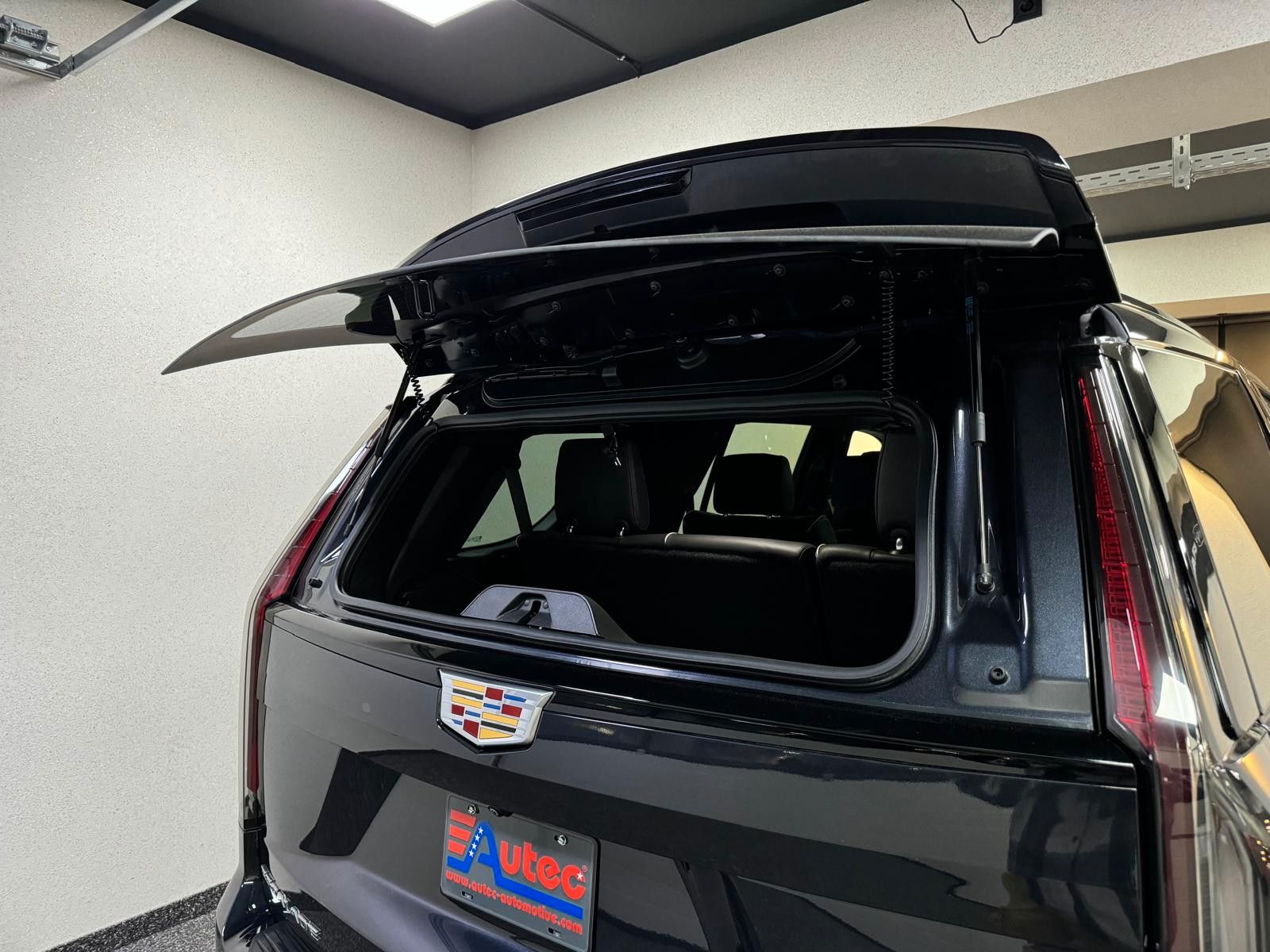 Fahrzeugabbildung Cadillac ESCALADE SPORT-PLATINUM 6.2 V8 -NIGHT VI.-LPG