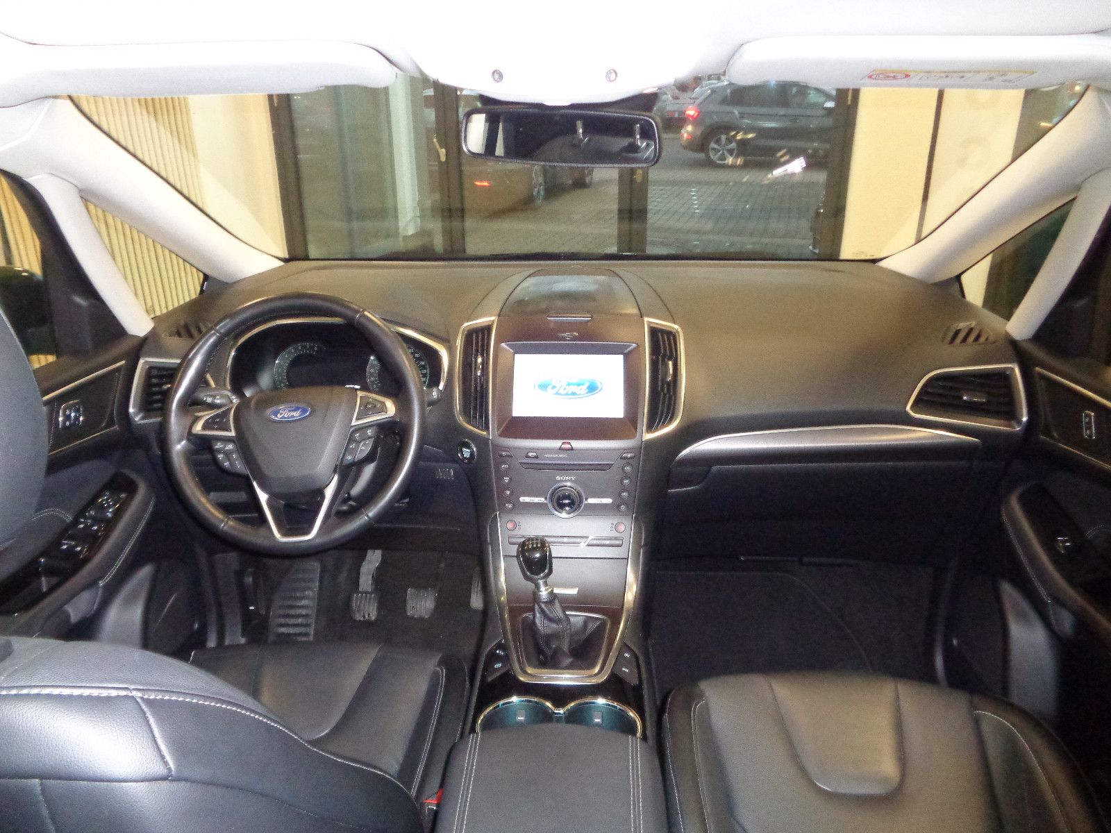 Fahrzeugabbildung Ford S-MAX Titanium / LED / NAVI / AHK / 7 Sitze
