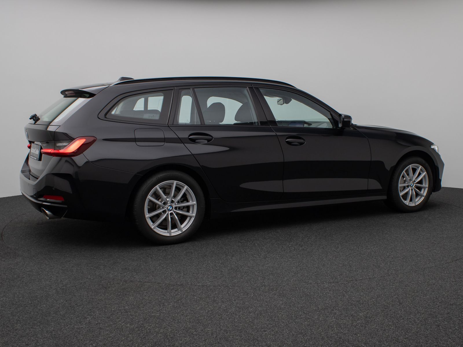 Fahrzeugabbildung BMW 330i xD DAB HUD CockPitPro PDCFernlichtassist