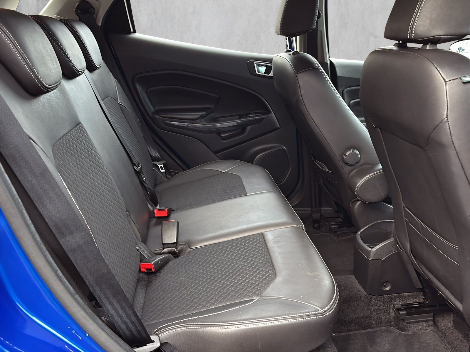 Fahrzeugabbildung Ford EcoSport 1.0 Titanium KLIMAAUT. WINTER PAKET PDC