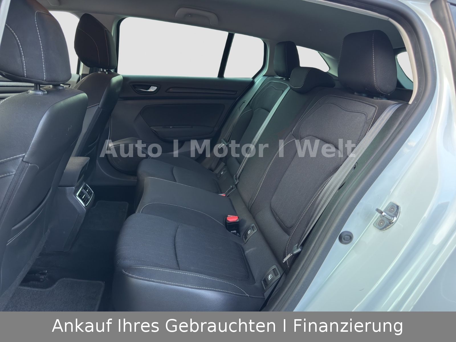 Fahrzeugabbildung Renault Megane IV Grandtour Limited 1.Hand SHZ/ALU/TMPMT