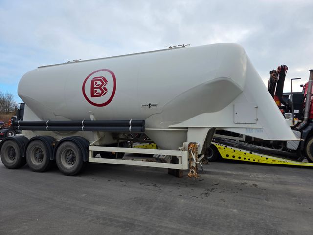 Spitzer Silo 37 Kubik / Euter liegend / Cement