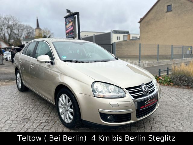 Volkswagen Jetta 2.0 FSI Sportline*6-Gang*1.Hand*88TKM*PDC