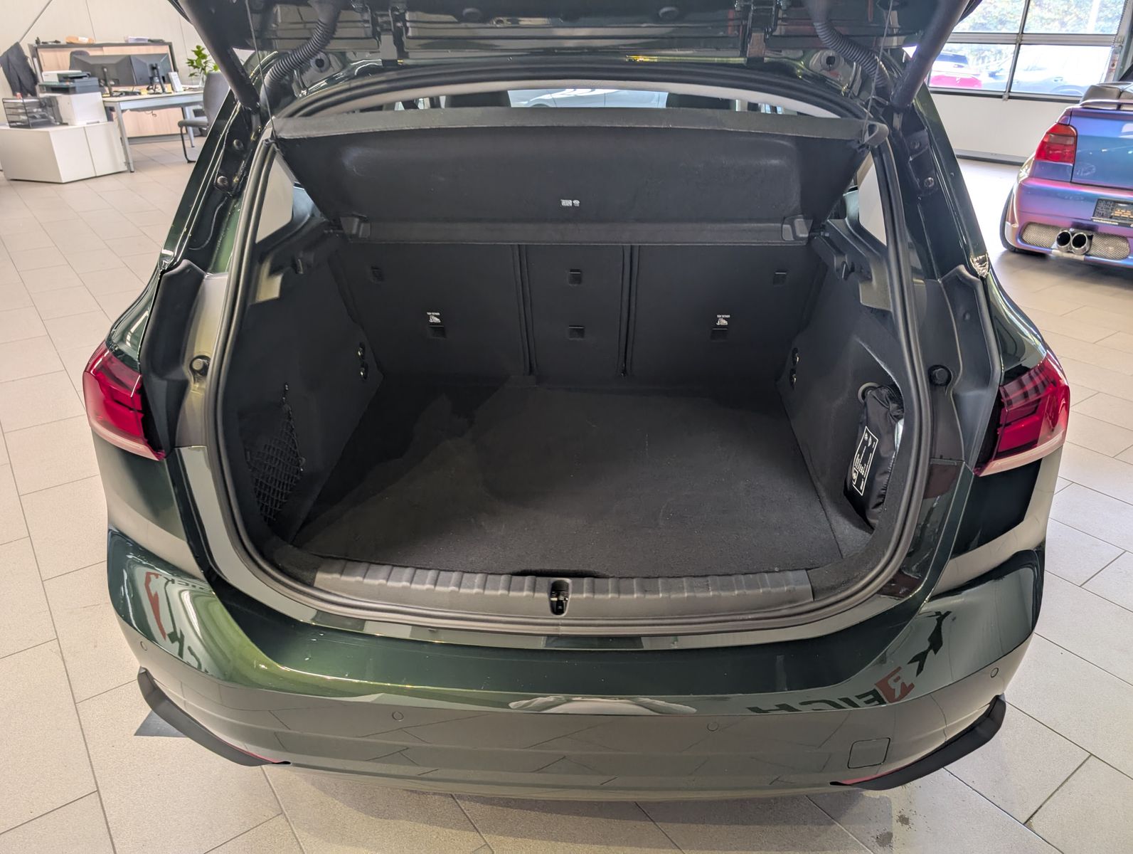 Fahrzeugabbildung BMW 218 Active Tourer d AHK Pano Cam Travel-Paket