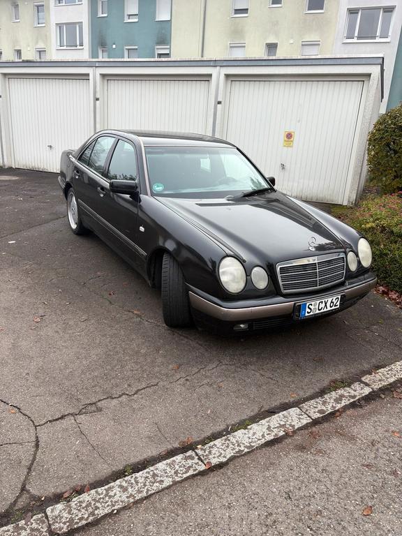 Mercedes-Benz E 240