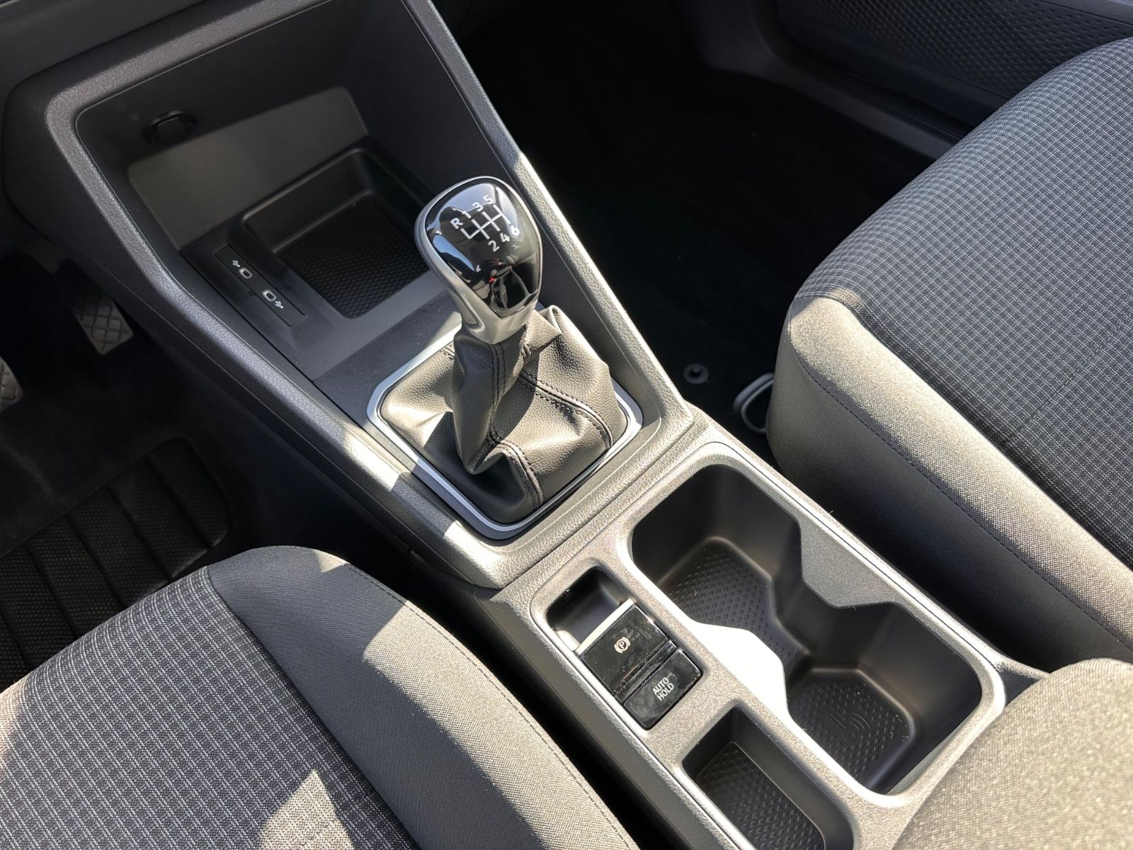 Fahrzeugabbildung Volkswagen Caddy Kombi 2.0 TDI APP/ACC/LED/PDC/TOTW/VIRT