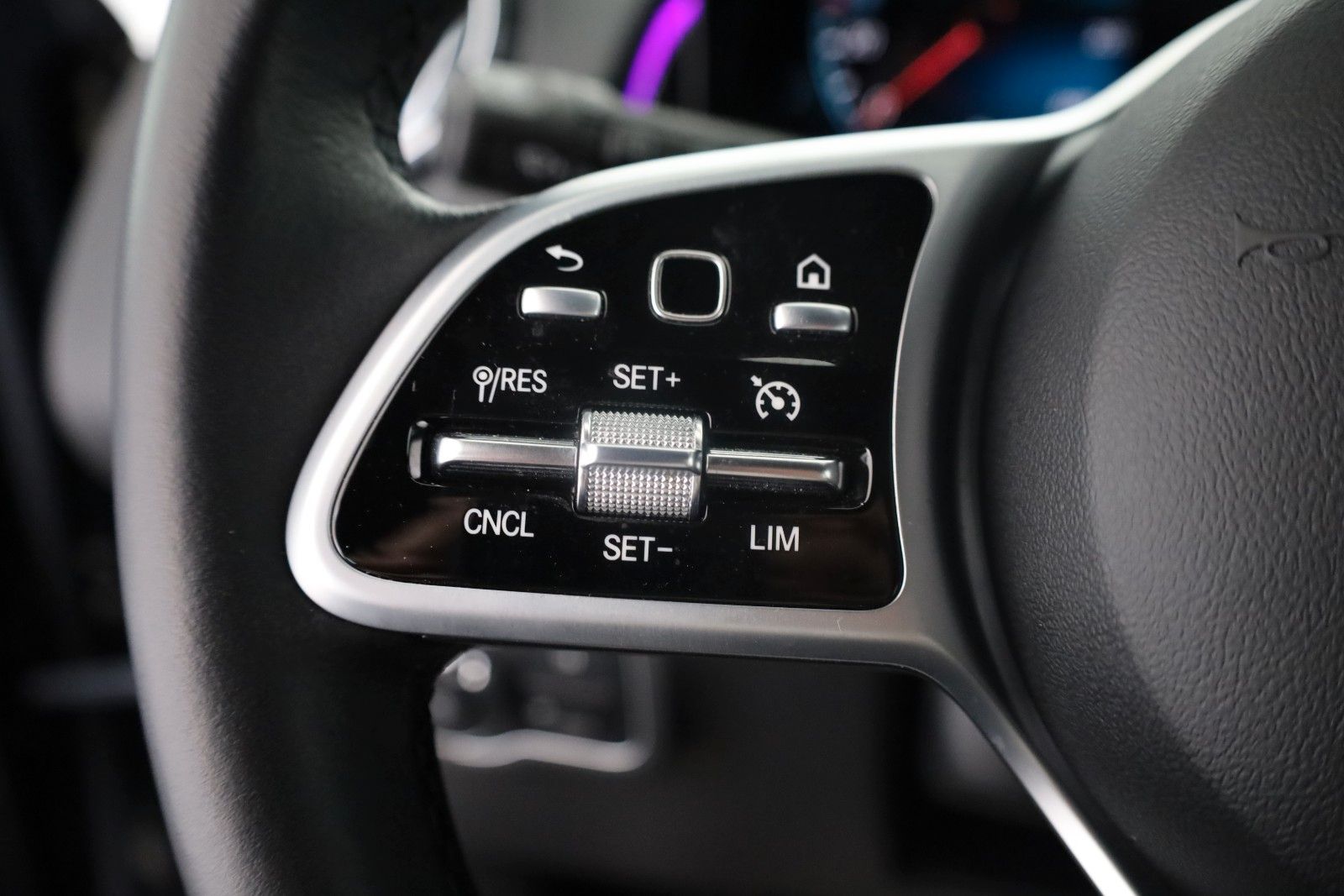 Fahrzeugabbildung Mercedes-Benz GLB 200d Progressive,Leder,Navi,LED,SH,Kamer,AHK