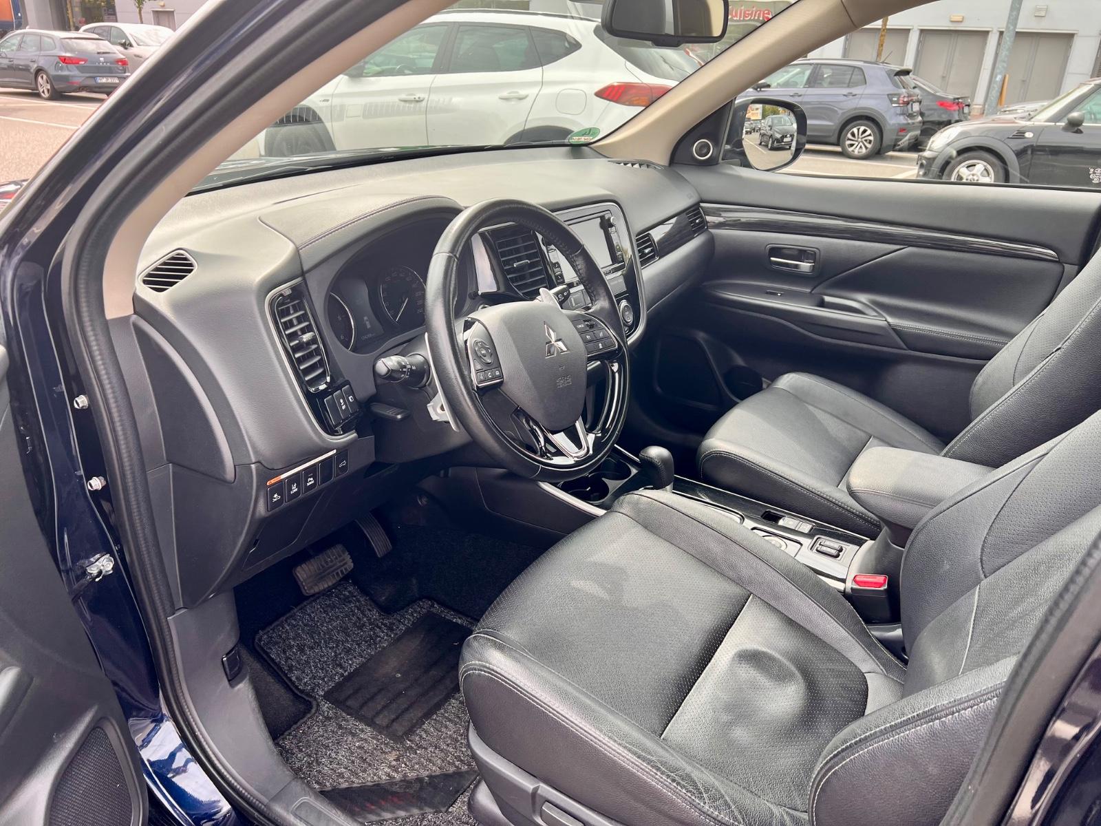 Mitsubishi Outlander 2.2 DI-D 4WD Automatik, 7 Sitzer 