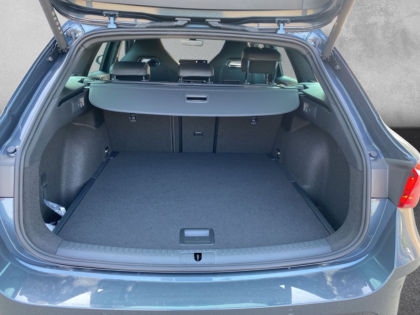 Fahrzeugabbildung CUPRA Leon Sportstourer 4Drive VZ*NAVI*MATRIX-LED*SHZ*