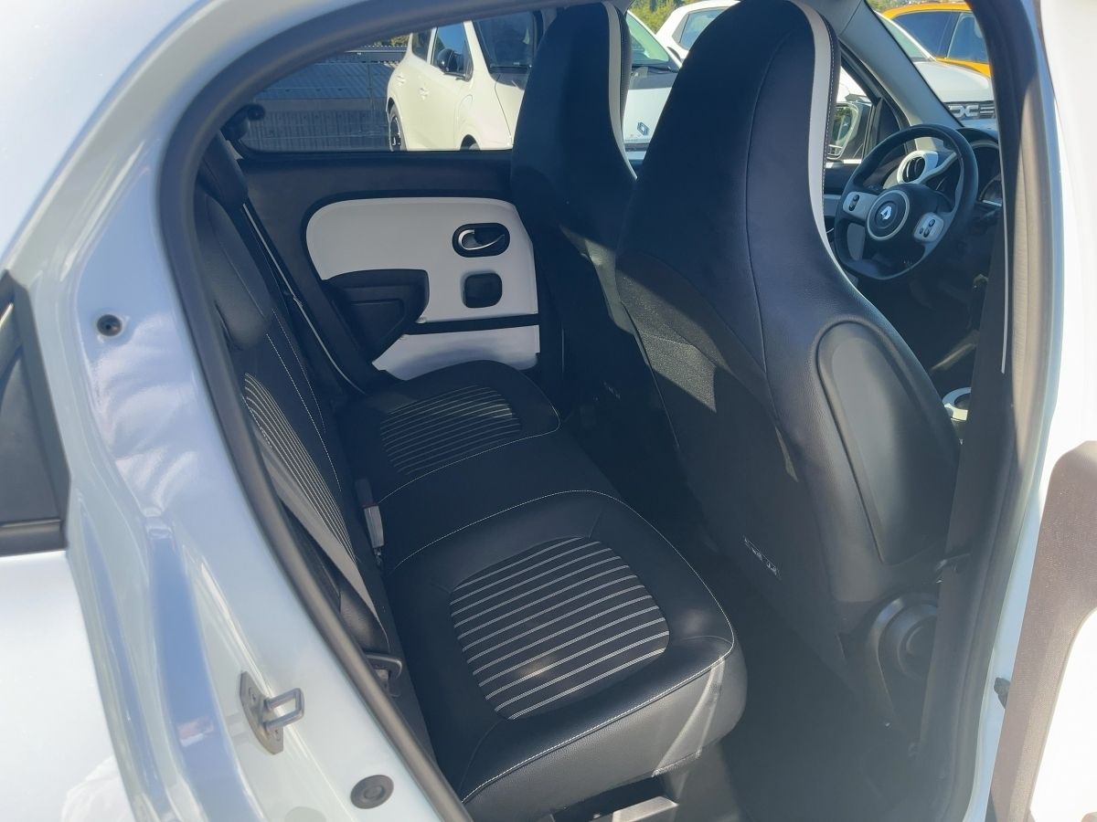 Fahrzeugabbildung Renault Twingo E-TECH 100% el. E-Tech 100% elektrisch - mit KI generiert/bearbeitet