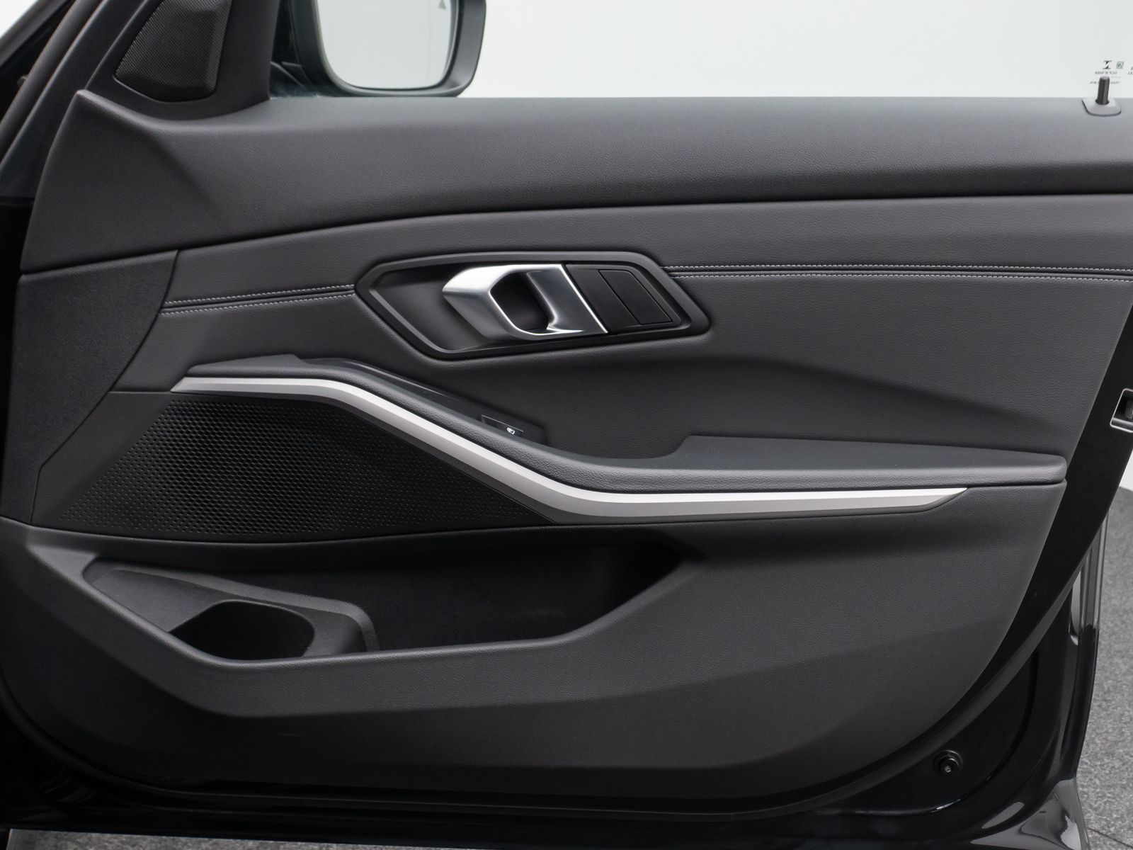 Fahrzeugabbildung BMW 320d Panorama DAB HiFi Lenkrhzg PDC AHK Alarm