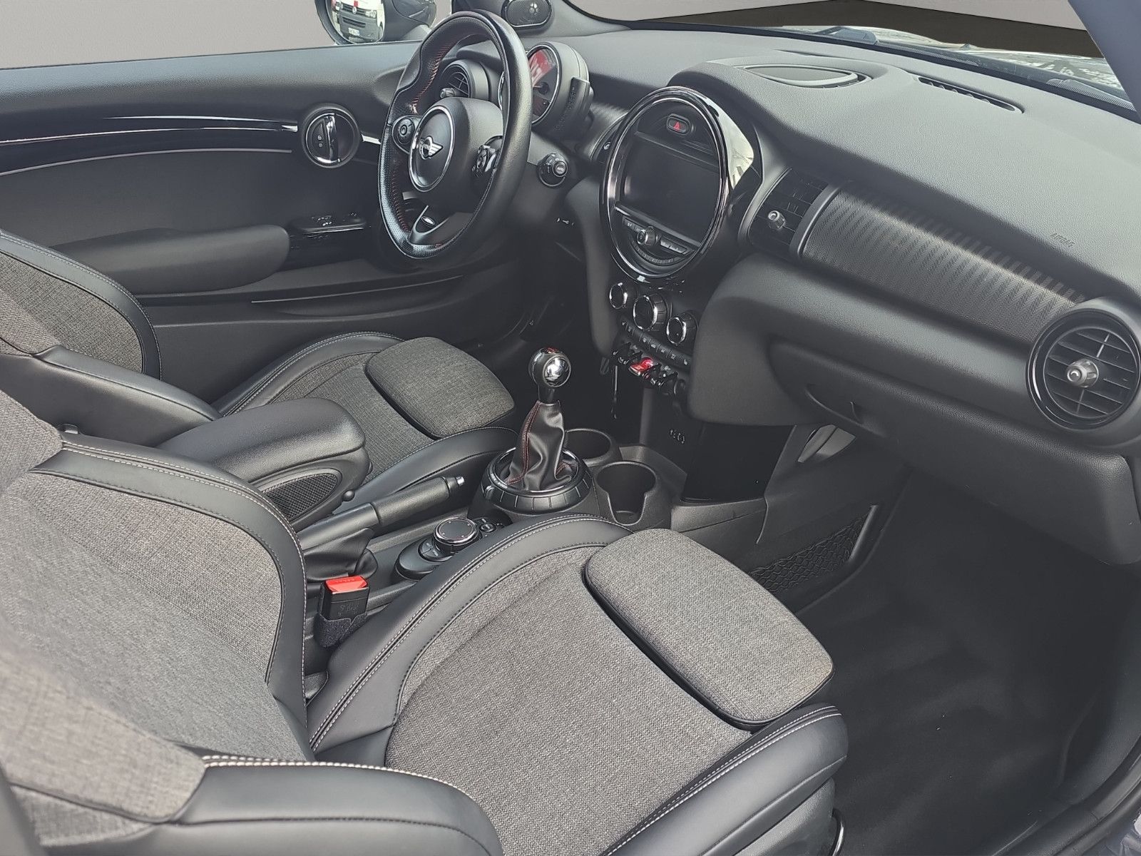 Fahrzeugabbildung MINI COOPER S Mini John Cooper Works Harman-Kardon