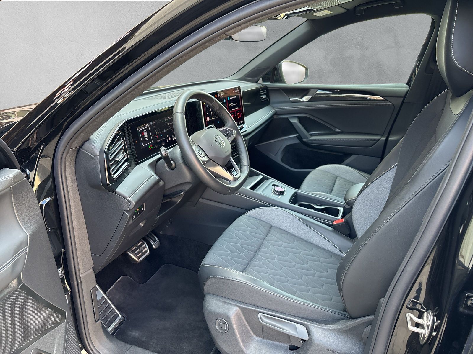 Fahrzeugabbildung Volkswagen Tiguan 1.5 eTSI Goal AHK Keyless IQ-Light Kamera