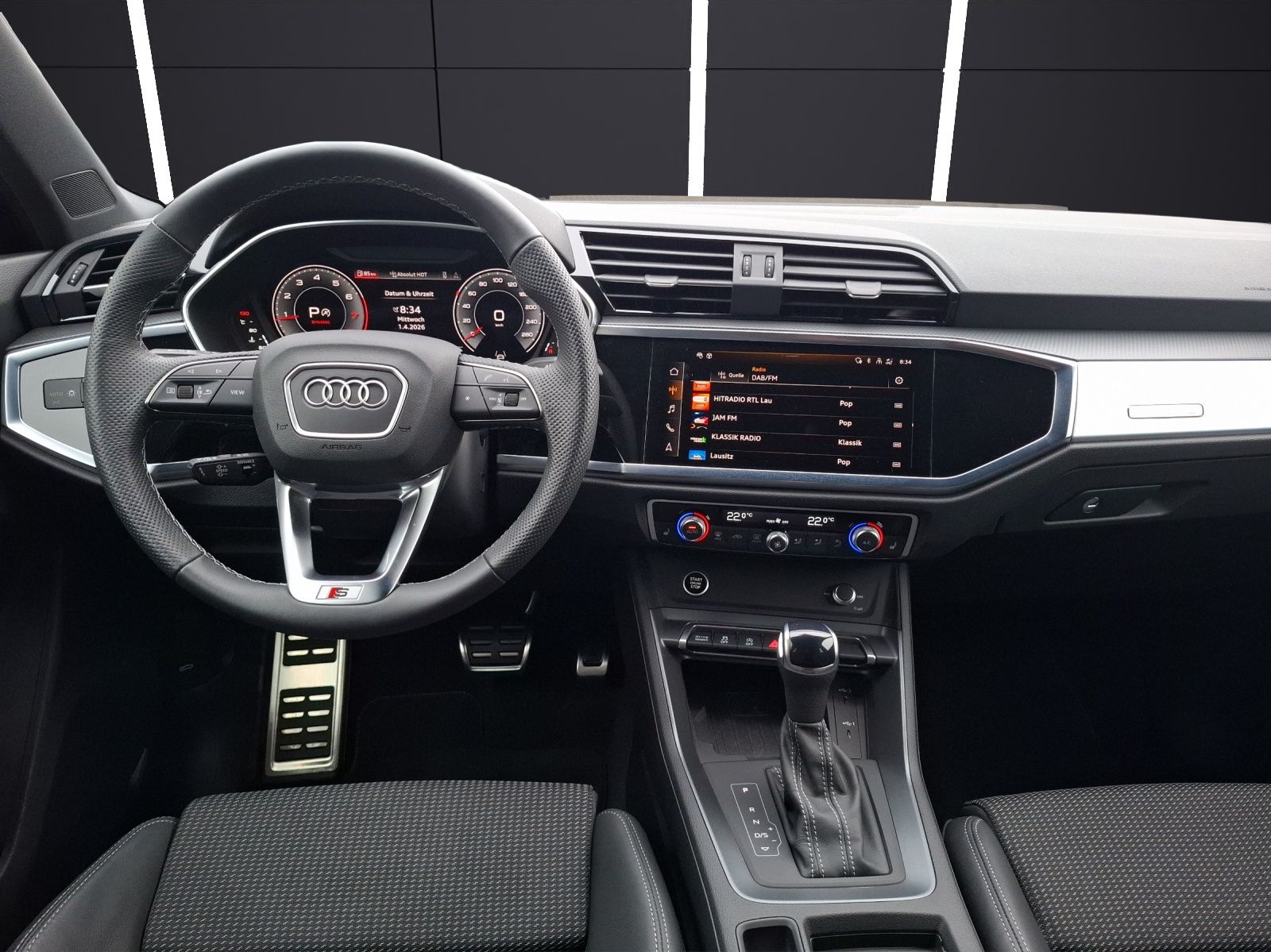 Fahrzeugabbildung Audi Q3 40 TFSI S-line quattro S-tronic LED AHK Navi