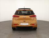 Hyundai i20 1.2 Style Panorama Sitzheizung Tempomat PDC - gebrauchte Hyundai i20 aus dem Jahr 2017