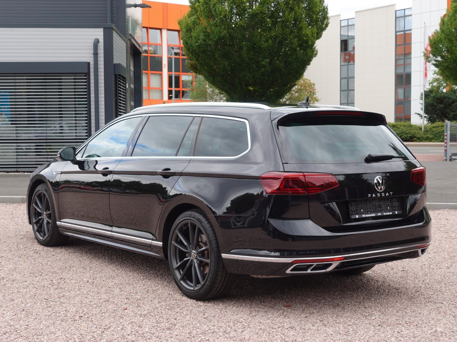 Fahrzeugabbildung Volkswagen Passat Variant 1.5 TSI OPF DSG R Line Pano/HarmK