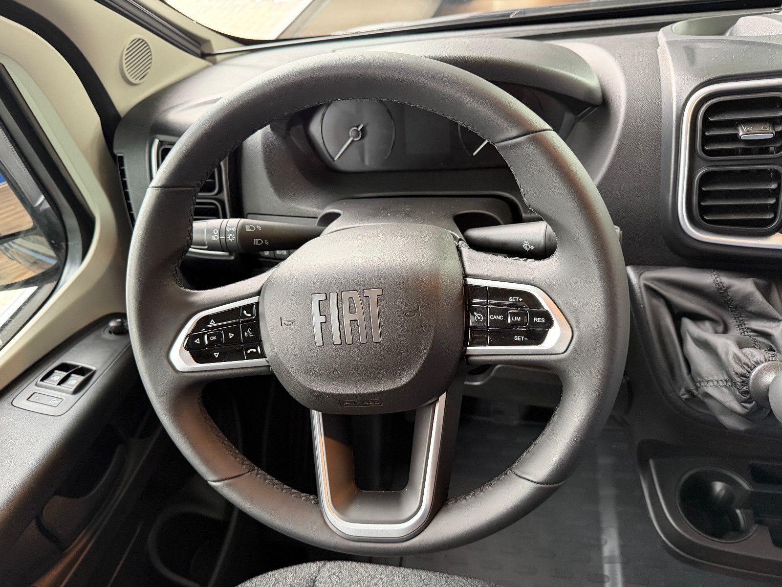 Fahrzeugabbildung Carado CV 541 pro - SIE SPAREN 4.547€ !!! -