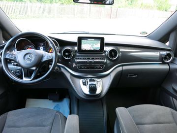 Mercedes V 220 - 9