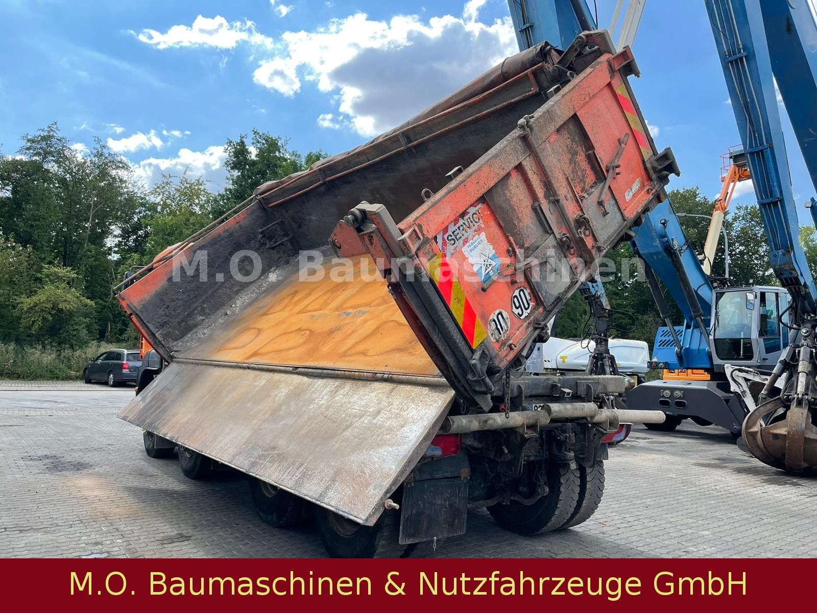 Fahrzeugabbildung MAN TGA 35.400 / AC / 8x4 / Euro 4 / 3.Seitenkipper/