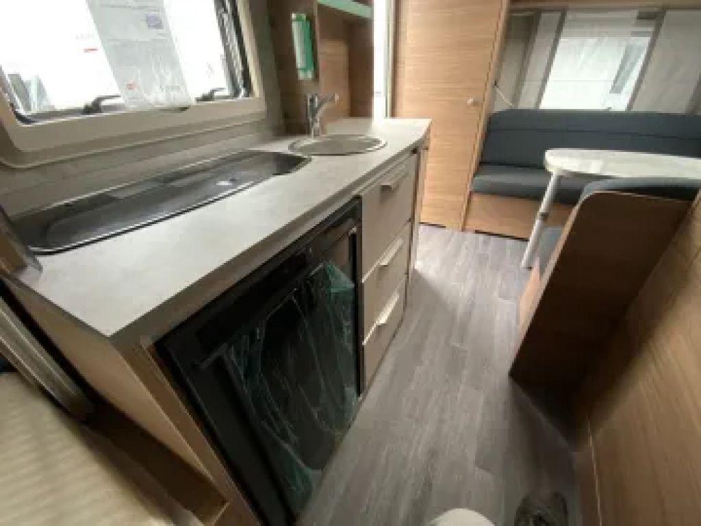 Knaus Sport 420 QD 1.500 kg, Steckdosen plus Pake