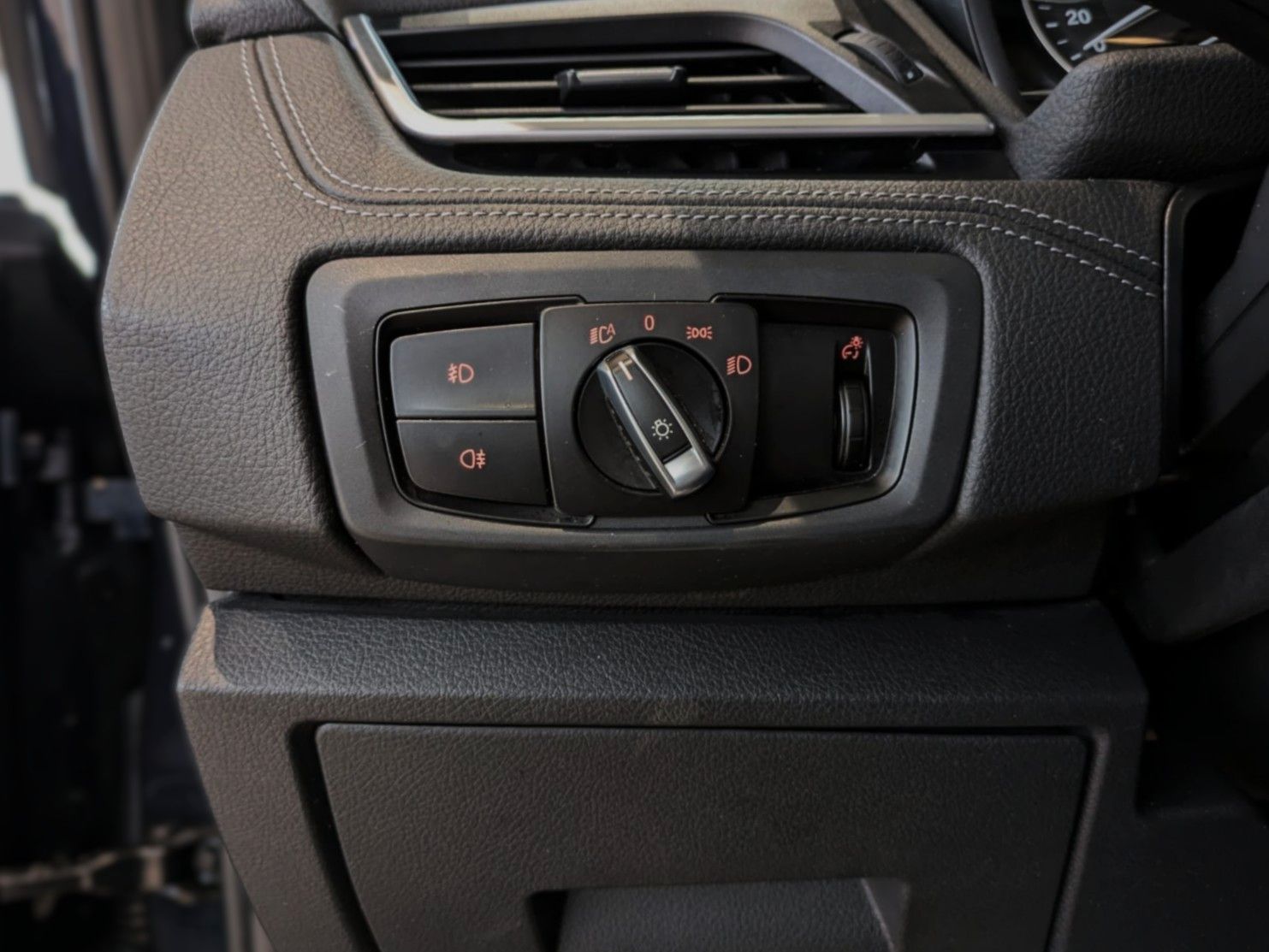 Fahrzeugabbildung BMW 220d Gran Tourer LEDER NAVI HUD PANO LED CAM
