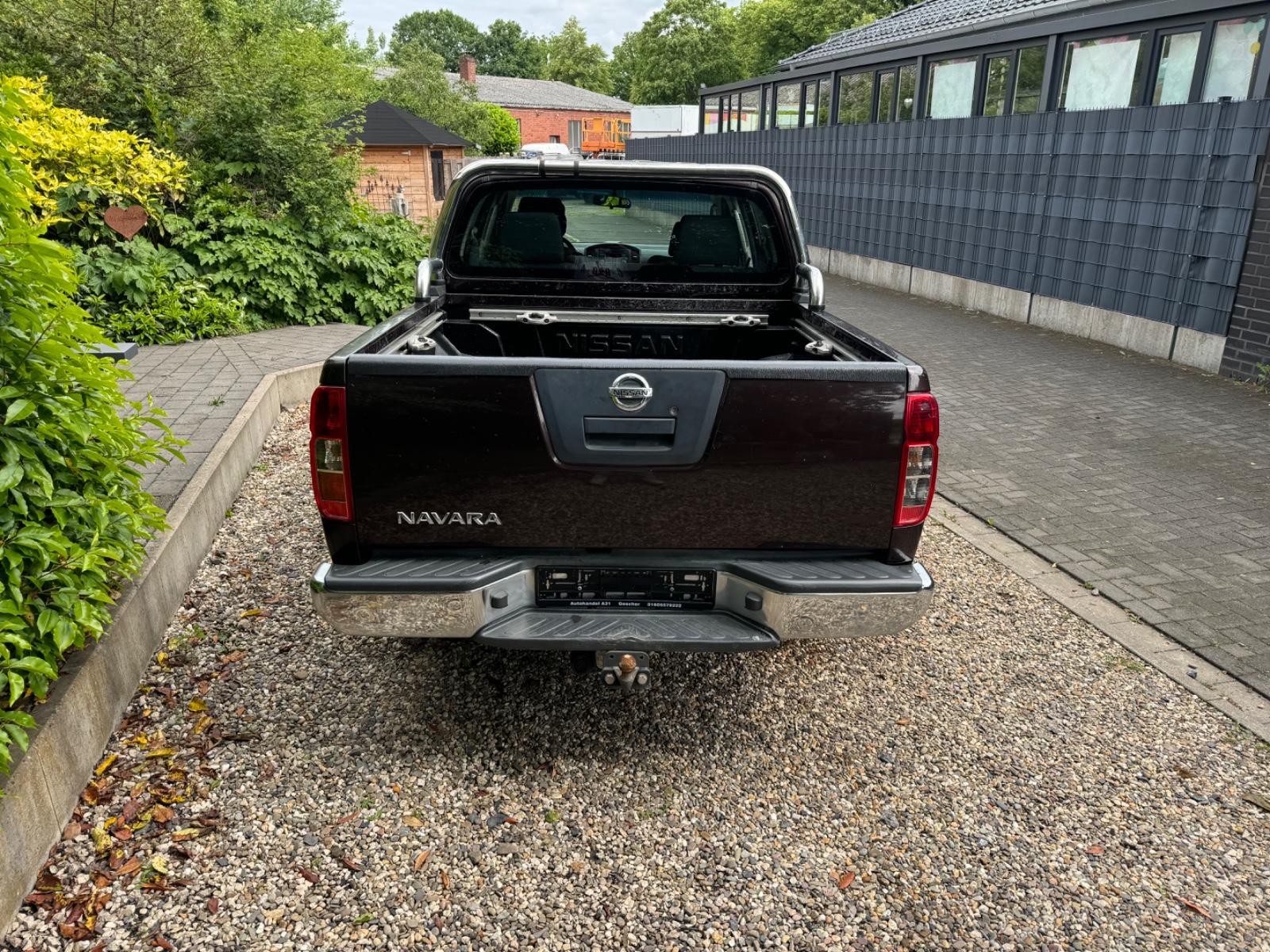 NISSAN NAVARA 2.5 dCi 190ch 4X4 - DOUBLE CAB - HARD-TOP - ATTELAGE - SIÈGES CHAUFFANTS - CLIM BIZONE