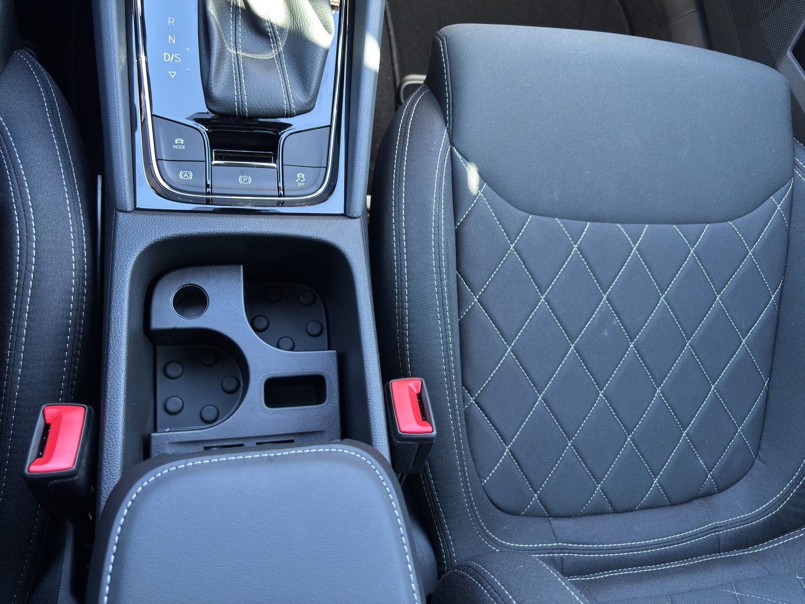 Fahrzeugabbildung SKODA Karoq Sportline 2.0 TSI 4x4 AHZ Matrix LED ACC C