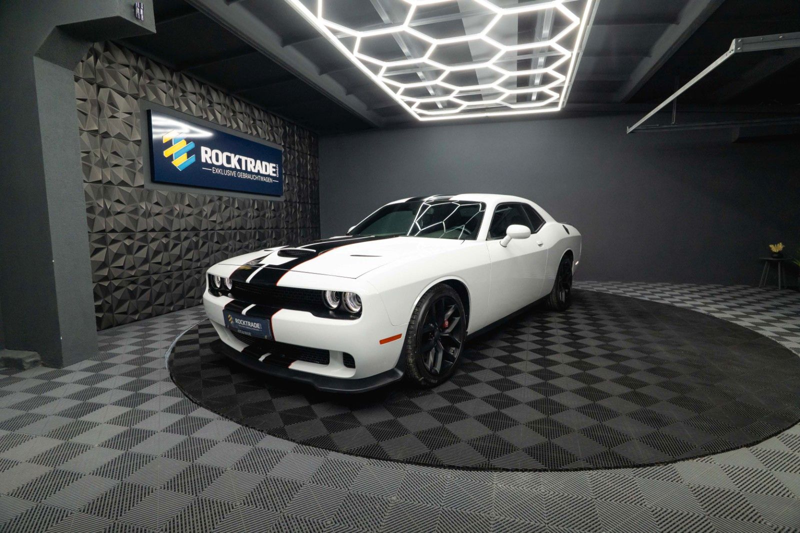 Fahrzeugabbildung Dodge Challenger 6.4 V8 SRT 392 R/T SCAT PACK LineLock