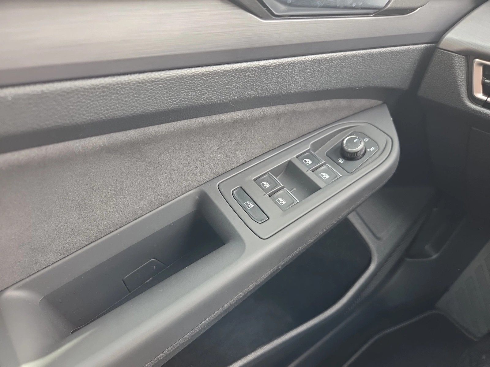Fahrzeugabbildung Volkswagen Golf VIII Variant TDI Style LED+ DSG Navi ACC PD