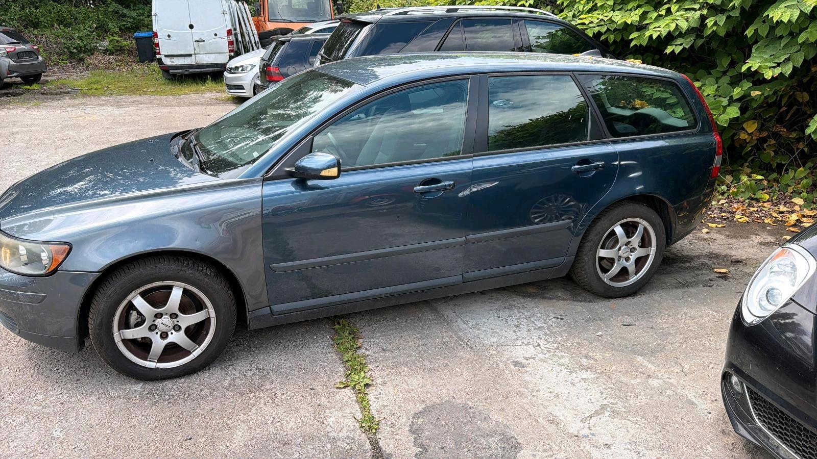Volvo V50 2005 — rear view