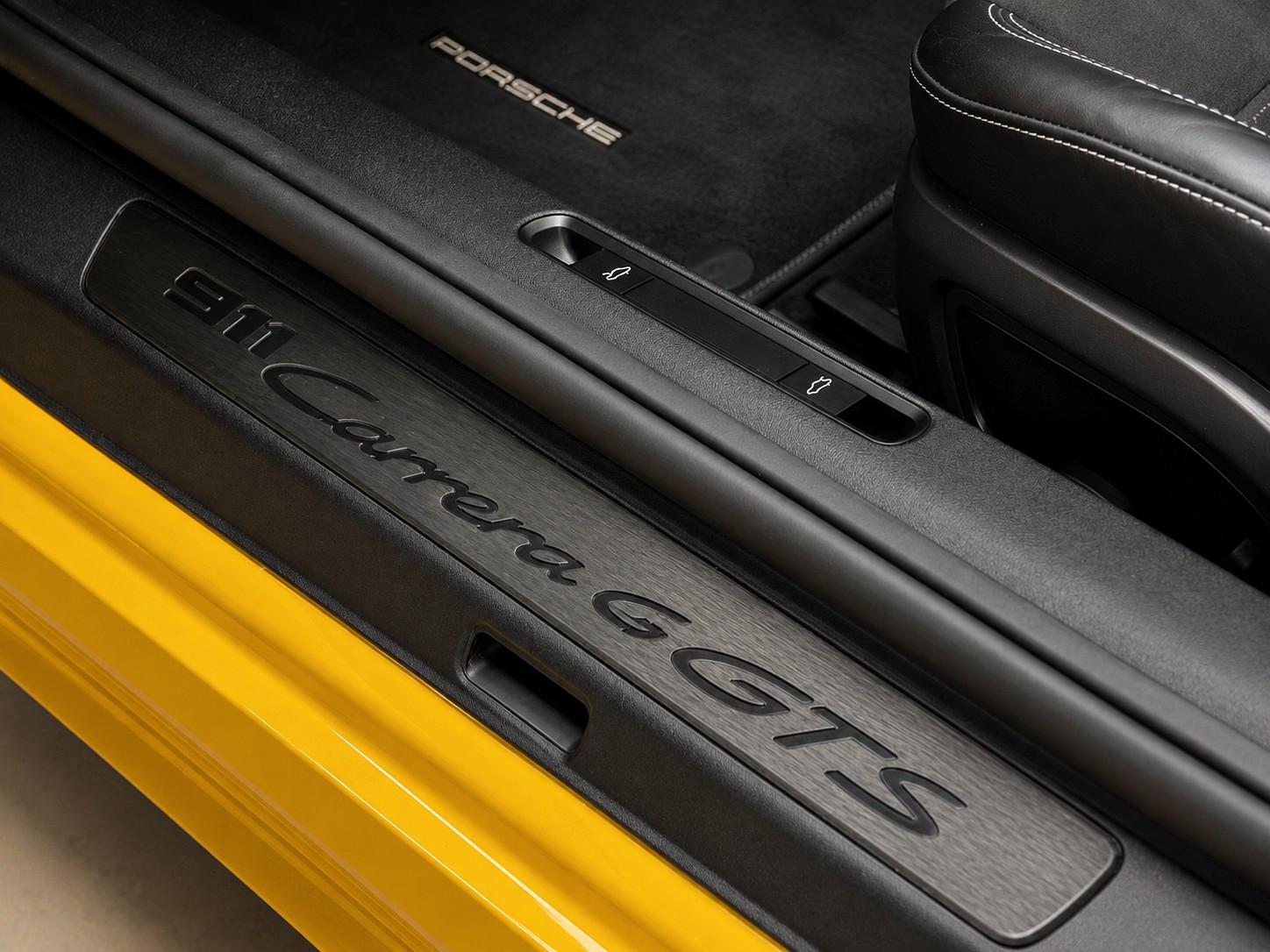 Porsche 992 GTS 4 CABRIO LIFT/BURMESTER/360/CHRONO/SPORT