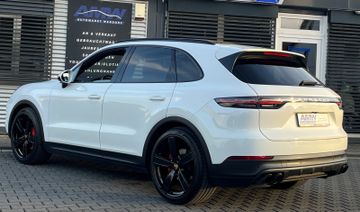 Porsche Cayenne - 4
