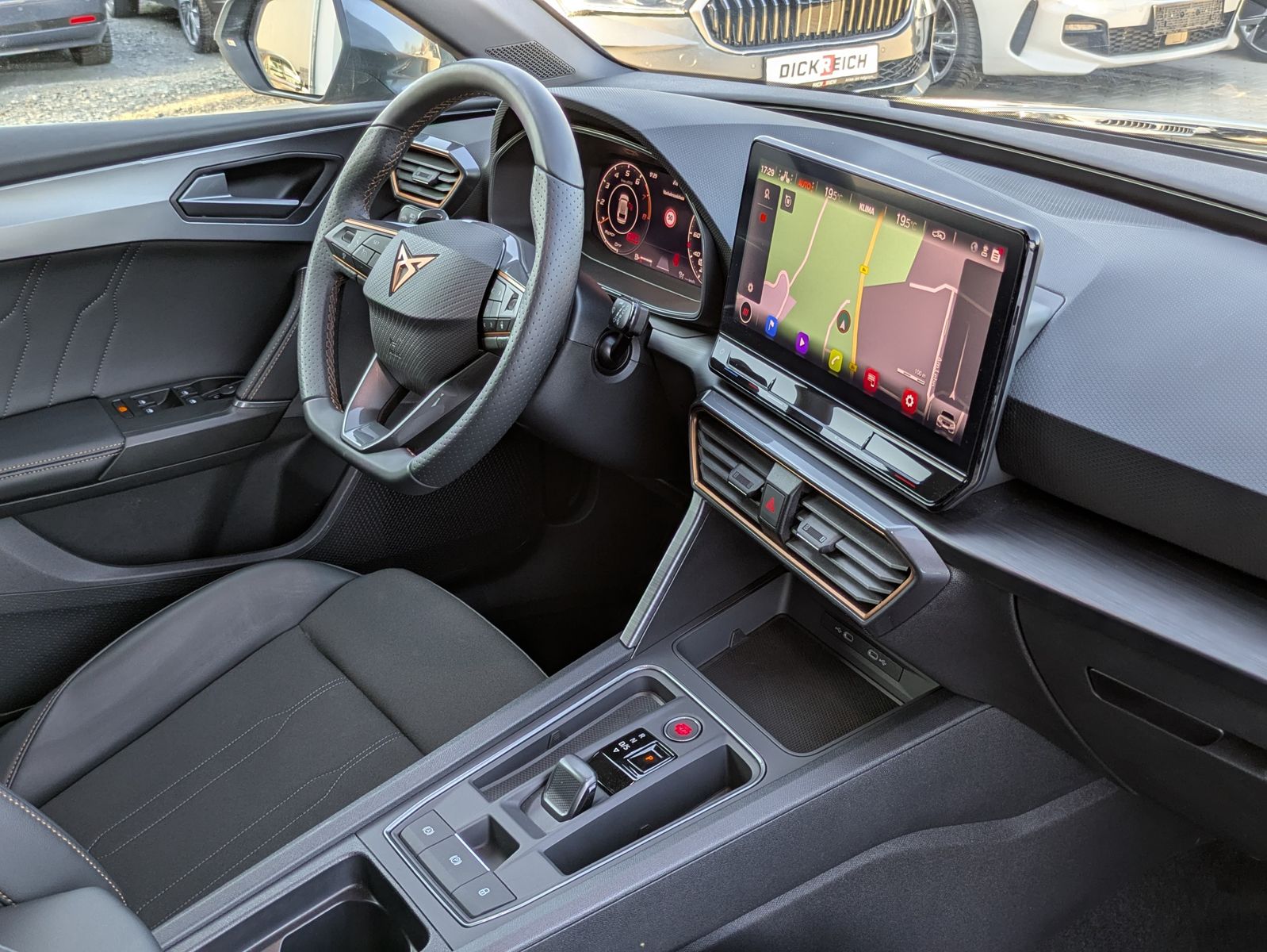 Fahrzeugabbildung CUPRA Leon 1.5 eTSI DSG MATRIX-LED*ACC*APP*KAMERA*18"